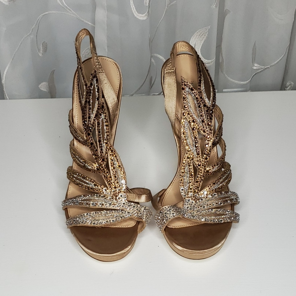 Nina Pumps with Rhinestone Design NWOT